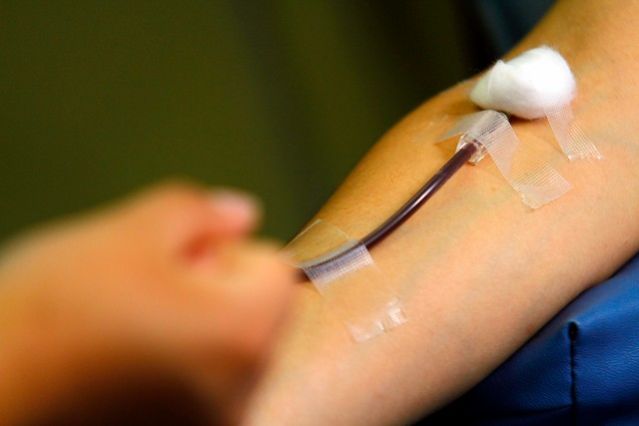 Chile permite donar sangre a homosexuales