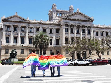 Uruguay aprueba el matrimonio igualitario
