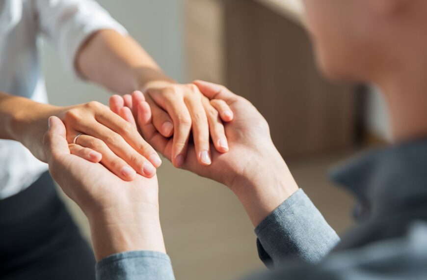 Ansiedad, relaciones y estrés: los principales motivos por los que las personas empiezan terapia en 2025